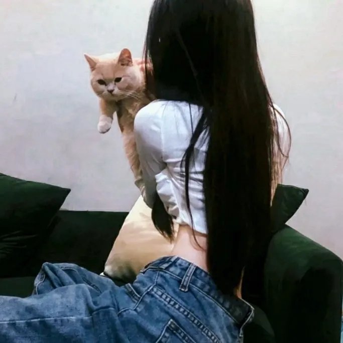 9顶假发的女孩